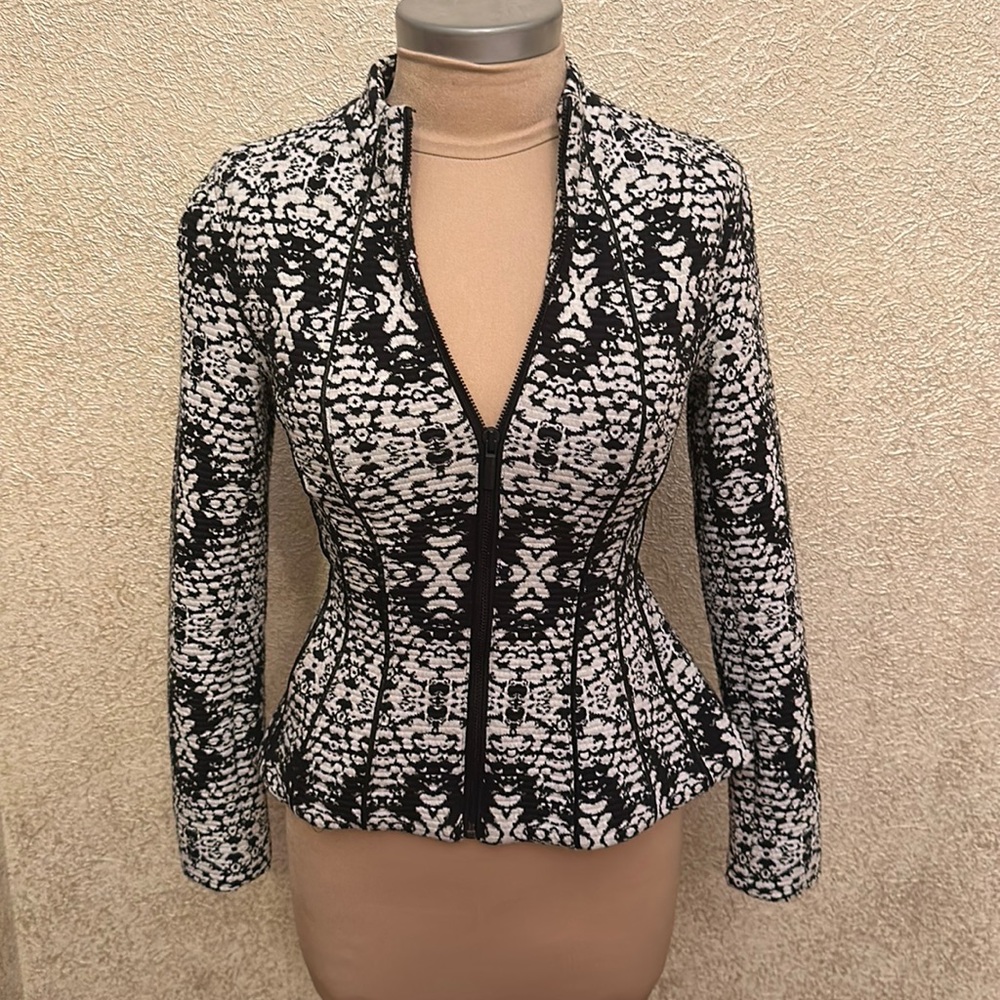Armani Exchange short back & white blazer